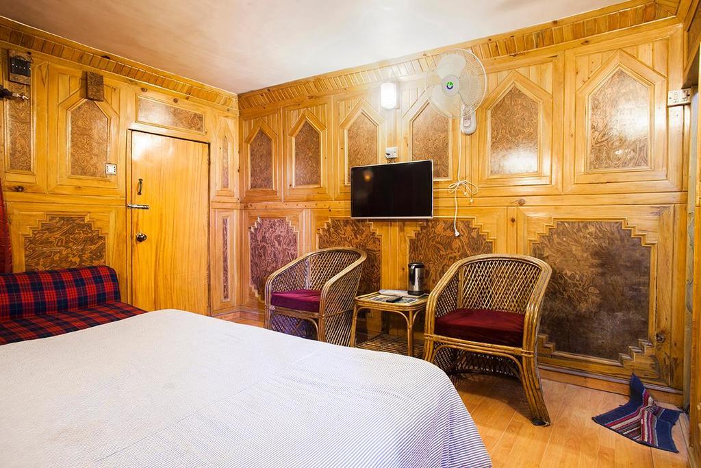 Hotel New Bharat Bhimtal Luaran gambar